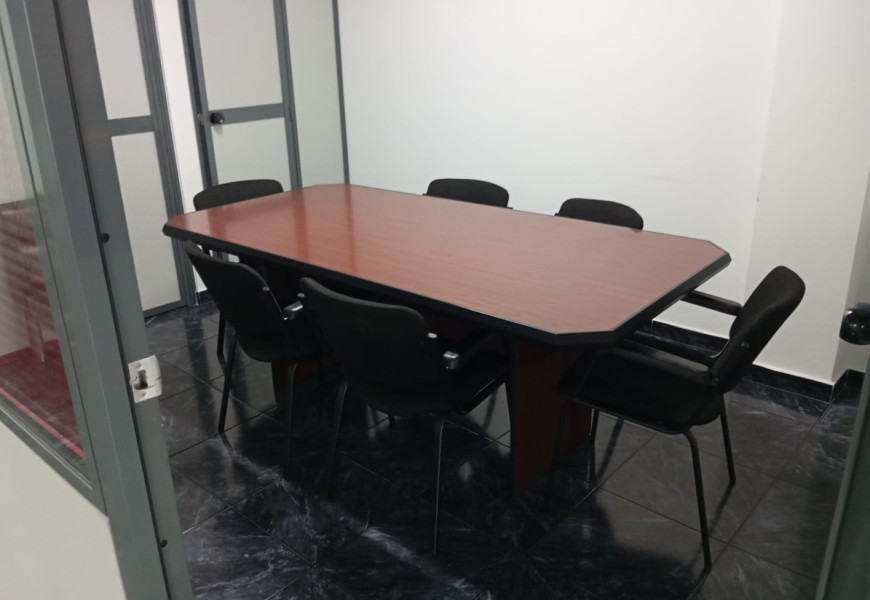 Oficina para alquilar en el centro de Carballo