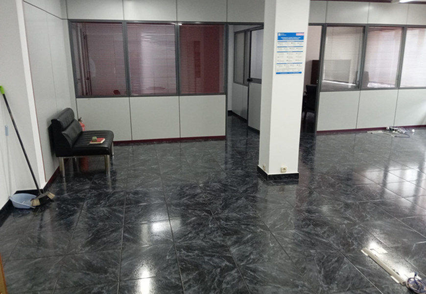 Oficina para alquilar en el centro de Carballo