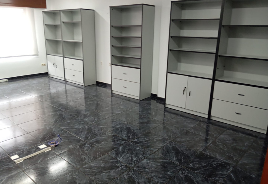 Oficina para alquilar en el centro de Carballo
