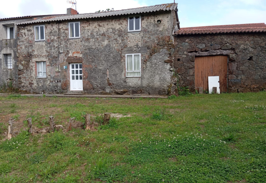 CASA EN ENTRECRUCES CON FINCA
