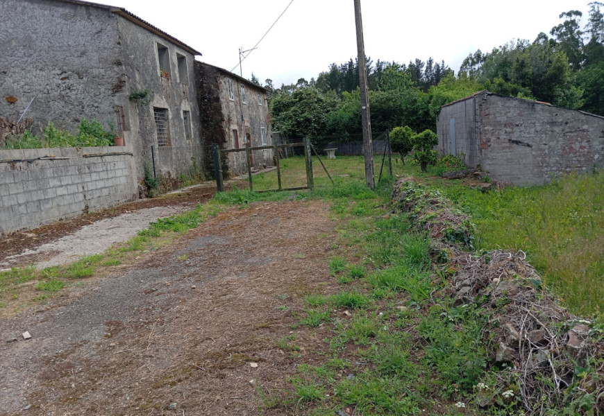 CASA EN ENTRECRUCES CON FINCA