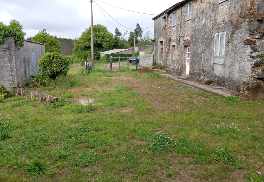 CASA EN ENTRECRUCES CON FINCA