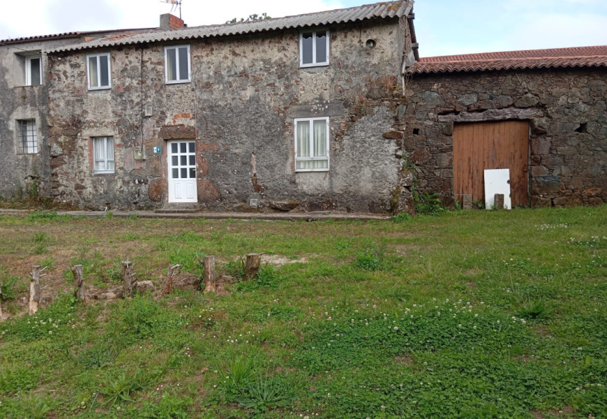 CASA EN ENTRECRUCES CON FINCA