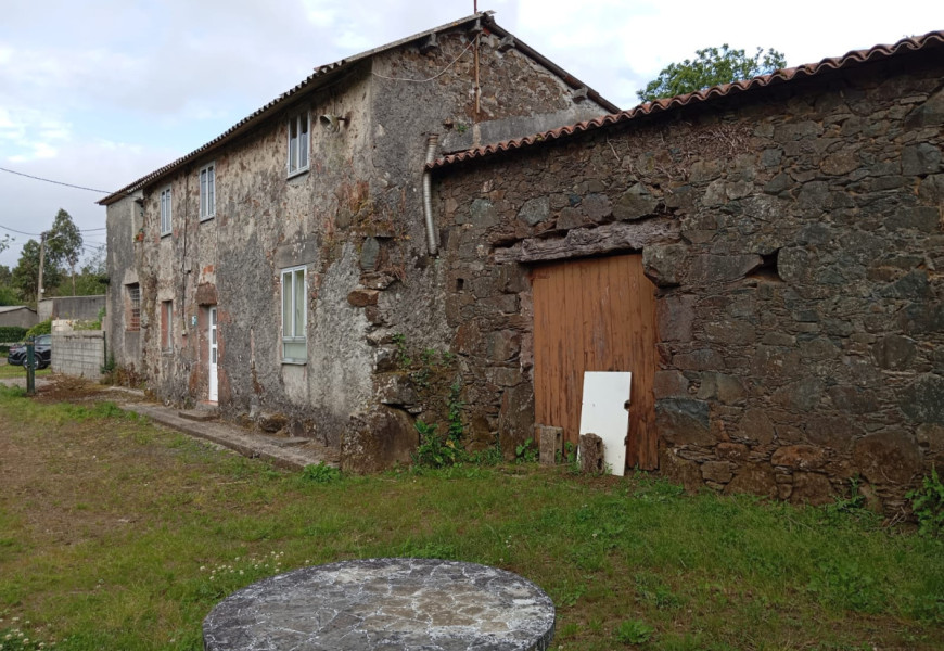 CASA EN ENTRECRUCES CON FINCA