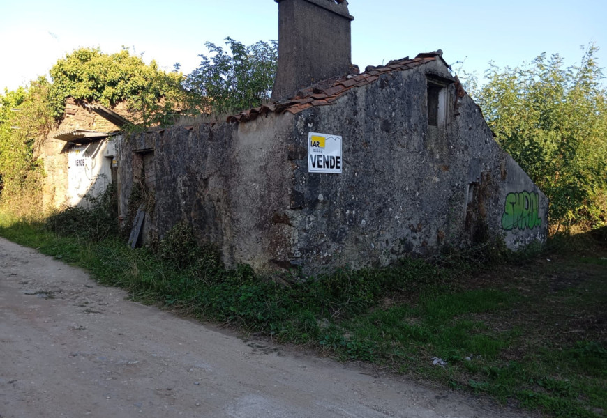 2 CASAS PRÓXIMAS A CARBALLO PARA REFORMAR