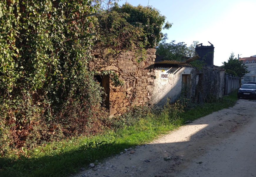 2 CASAS PRÓXIMAS A CARBALLO PARA REFORMAR