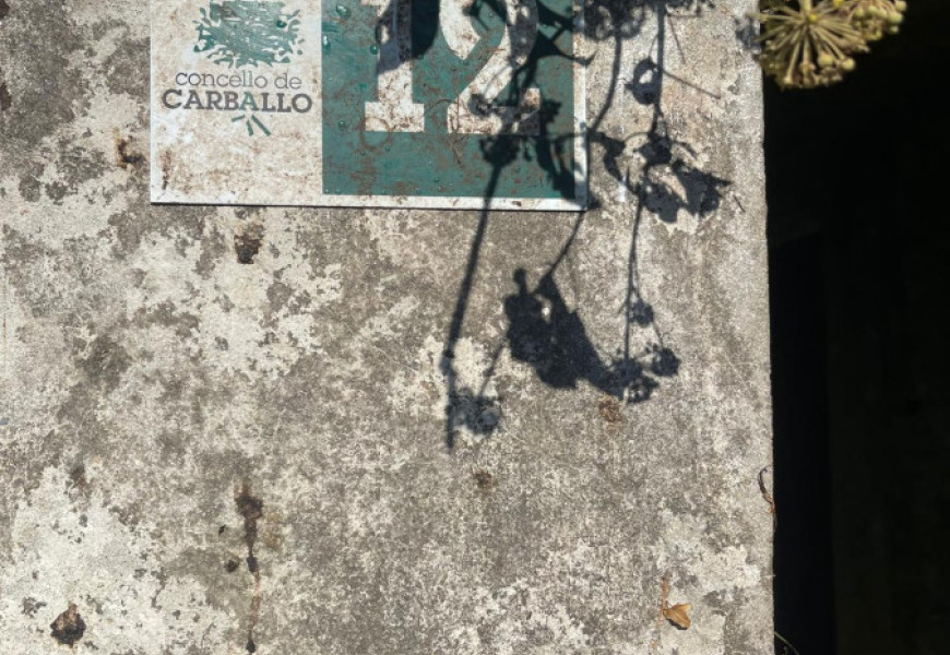 Casa para restaurar con finca amplia en Bertoa